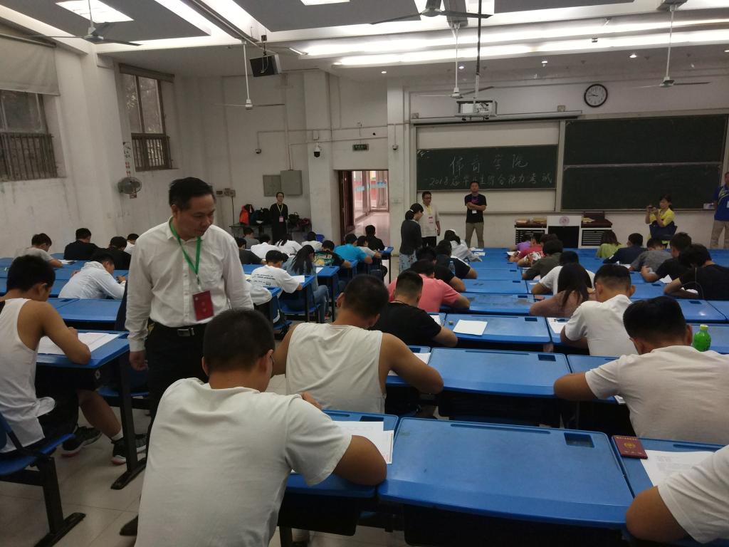甘勇副校长视察我院毕业生综合能力测试工作