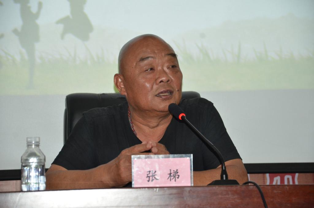 原qmh球盟会亚博党总支书记张梯致辞