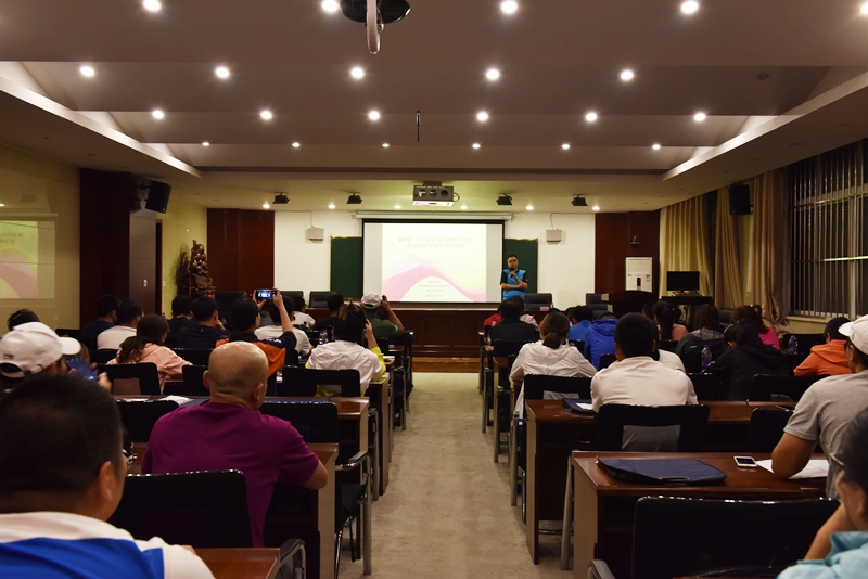 qmh球盟会qmh球盟会亚博院长冯明新为学员授课